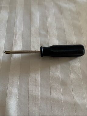 6-in. Black Philips/Flathead Interchangeable Screwdriver (Good Condition)